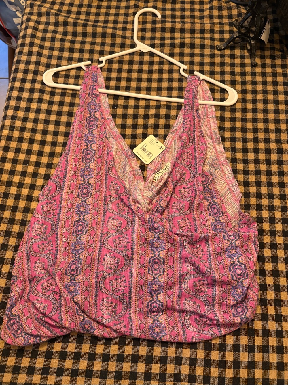 Free People Women’s Pink Paisley V-Neck Tank Top NWT - Picture 5 of 5